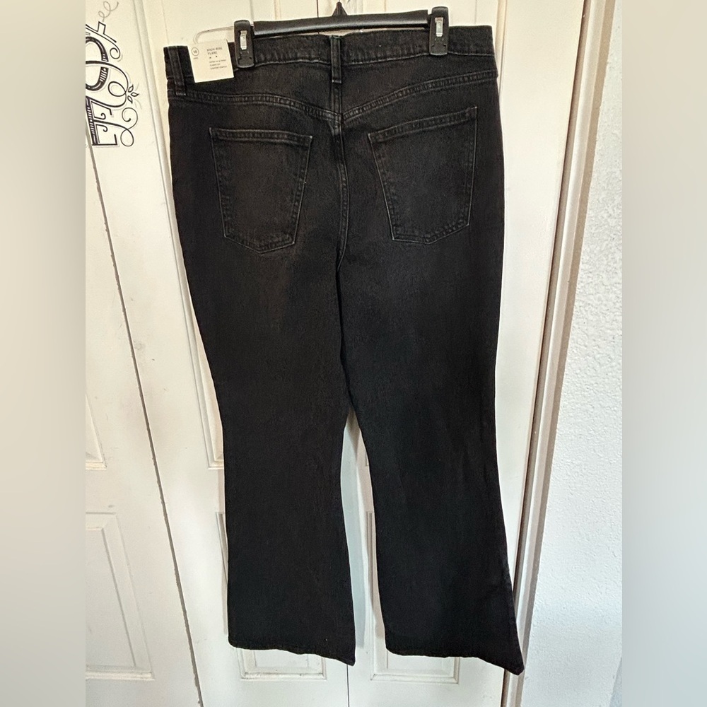 Universal Thread Womens HighRise Flared Leg Black Wash Comfort waist size 16Long - Picture 2 of 11
